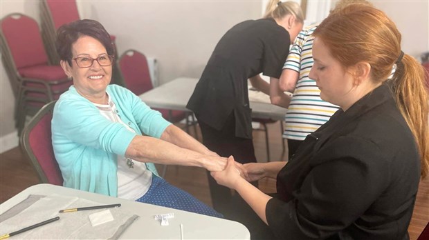 Une pause beauté offerte aux résidentes du Manoir du Quartier 