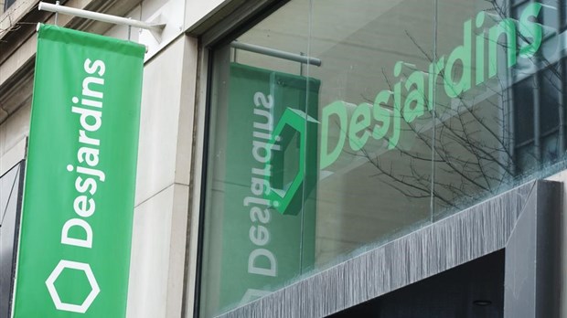 Desjardins présente ses excuses pour les affiches controversées