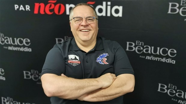 Hockey-balle: Pierre Poulin derrière le banc de l'équipe de France