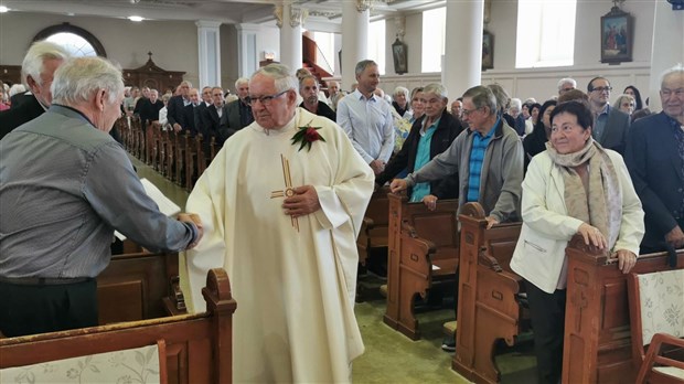 Une pleine église pour l'abbé Laval Bolduc