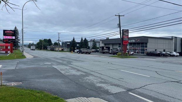 Nouveau feu de circulation sur le boulevard Dionne à Saint-Georges