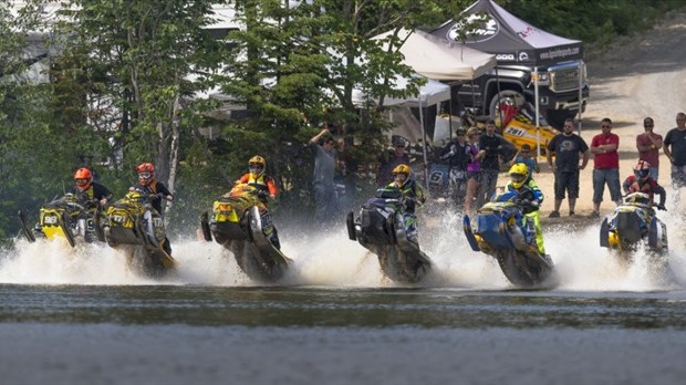Le circuit de motoneige sur l’eau du Québec est de retour à Frampton 