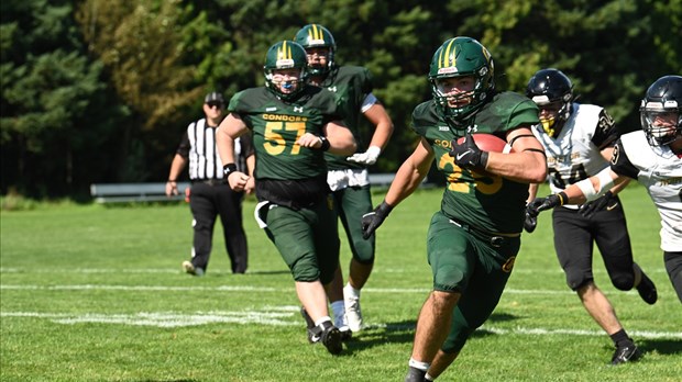 Les Condors Football remportent leur premier match à domicile