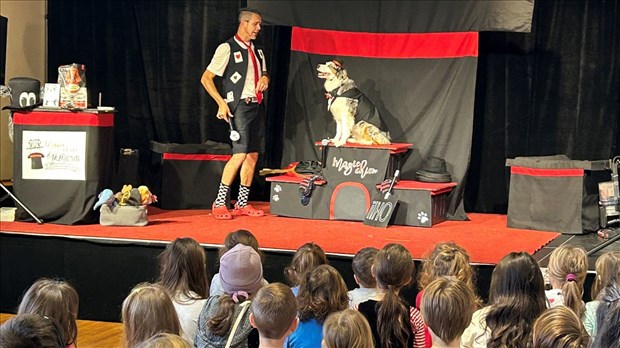 Une salle comble pour les «magie-chiens»
