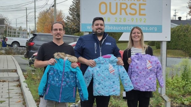 Plus de 2 000 habits de neige seront distribués aux enfants de la région