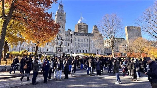 Plus de 300 représentants manufacturiers ont manifesté à Québec