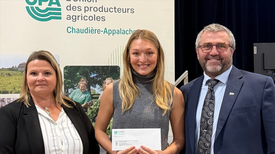 Bourse pour une jeune productrice d’œufs de Saint-Éphrem