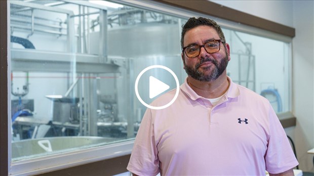 La Fromagerie la Pépite d'or présentée par le directeur Nick Fortin