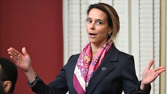 Québec abolit ou fusionne une dizaine d'organismes gouvernementaux