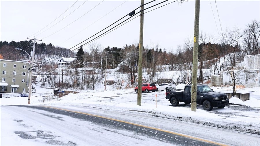 Un édifice commercial de cinq étages au centre-ville de Beauceville