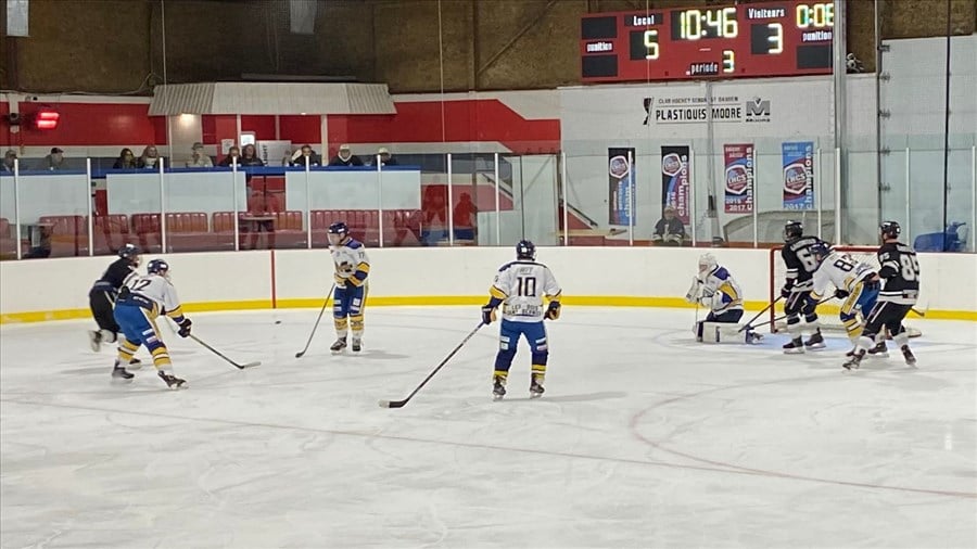 Matchs et classement serrés dans la LHCS