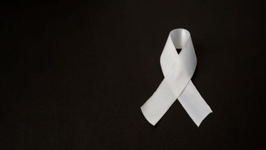 Une invitation à porter le ruban blanc