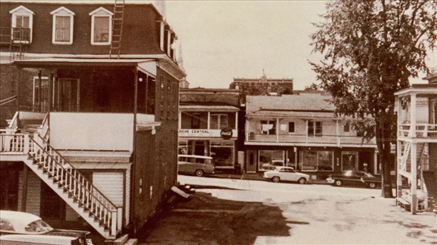 L'ancienne épicerie Marché Central près du pont de fer