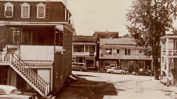 L'ancienne épicerie Marché Central près du pont de fer