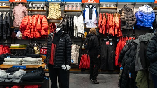 Québec va élargir son projet pilote des heures d'ouverture des magasins