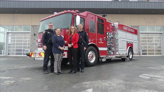 Un nouveau camion incendie fabriqué localement entre en service à Saint-Georges