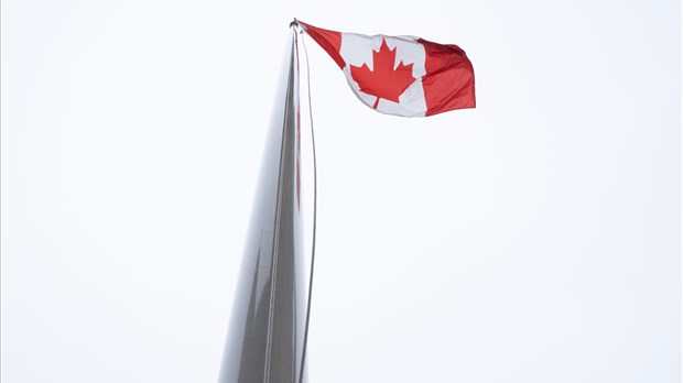 Des sénateurs affirment que le drapeau canadien est un symbole de fierté nationale