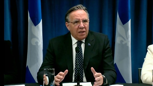 «On ne va pas se laisser faire. C'est le temps de se retrousser les manches» — François Legault