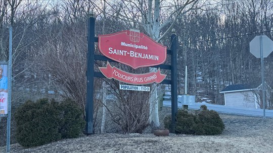 Saint-Benjamin : la mairesse répond aux critiques du secteur Cumberland