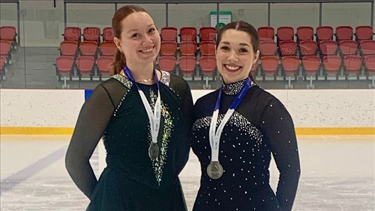 Deux patineuses de la Beauce médaillées d'argent