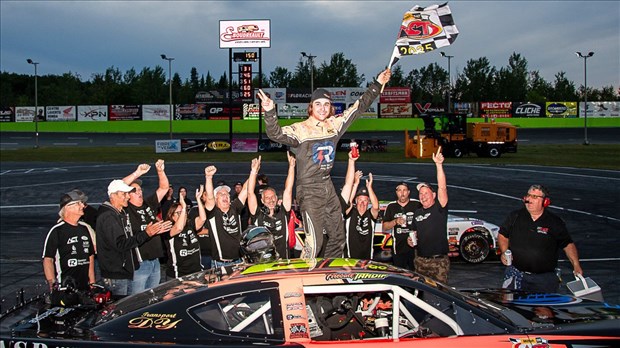 Course automobile: Alexandre Tardif majestueux, Jeff Côté tenace et Will Larue toujours aussi efficace