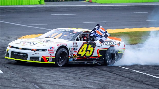 Le pilote William Larue signe une première victoire en NASCAR Canada