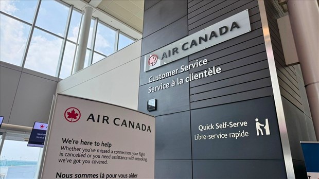 Air Canada met en lock-out ses agents de bord en réponse à la grève du SCFP