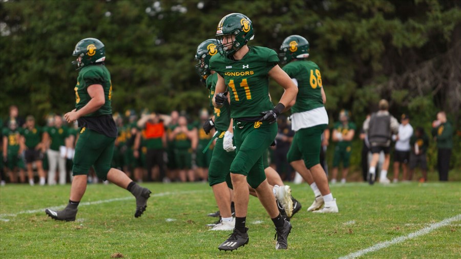 Une défensive impitoyable mène les Condors football à une deuxième victoire