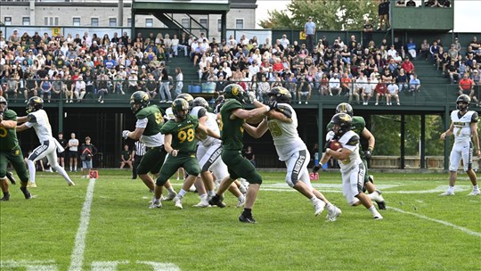 Les Condors football freinés par les Lauréats de Saint-Hyacinthe