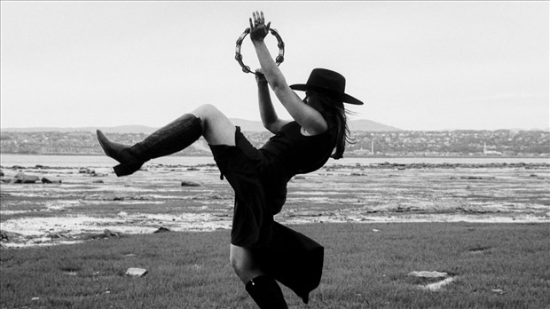 Un nouveau single pour Julia Mae Stone