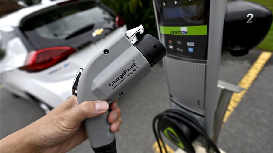 Ottawa prévoit d'ajouter 8000 nouvelles bornes de recharge
