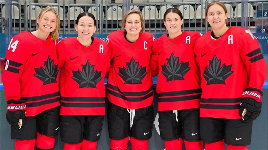 Hockey féminin: Captain Clutch en uniforme contre l'Allemagne