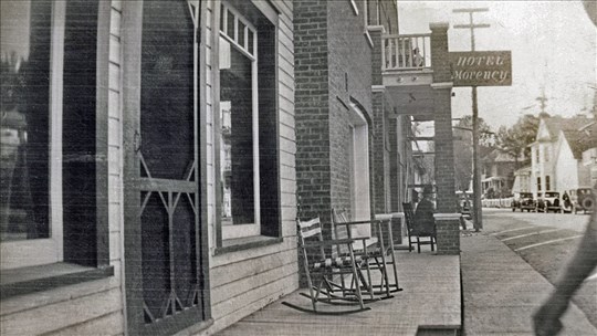 Les stationnements en diagonale autrefois au centre-ville