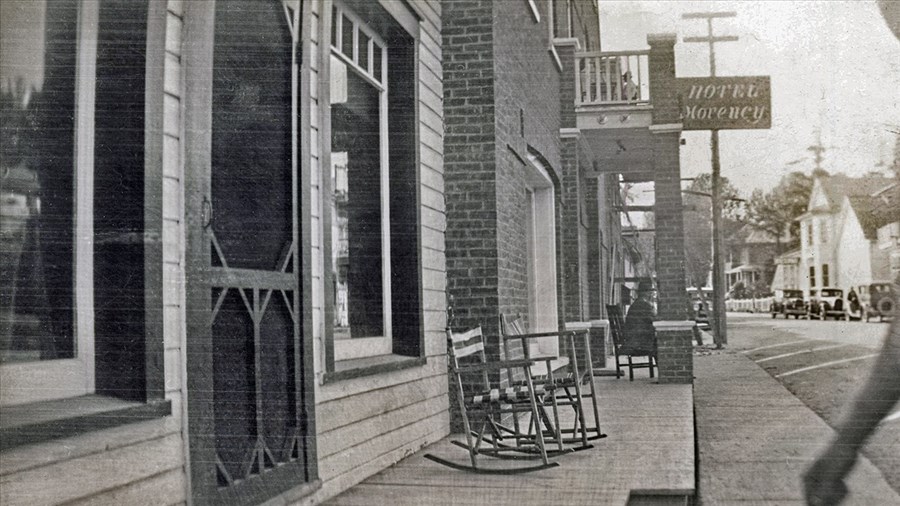 Les stationnements en diagonale autrefois au centre-ville