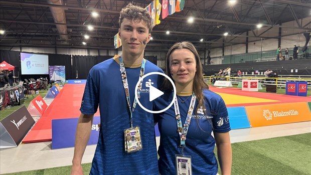 Deux Beaucerons derrière le judo aux Jeux du Québec à Blainville