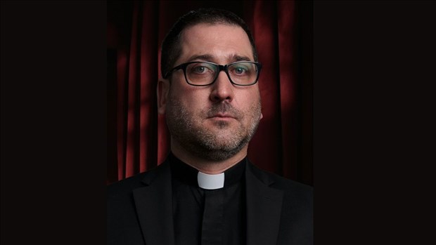 Un prêtre de Beauceville dans l'émission Les Traîtres