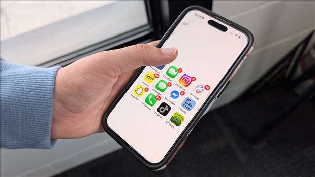 Les Québécois passent 3 heures et 41 minutes par jour sur les réseaux sociaux