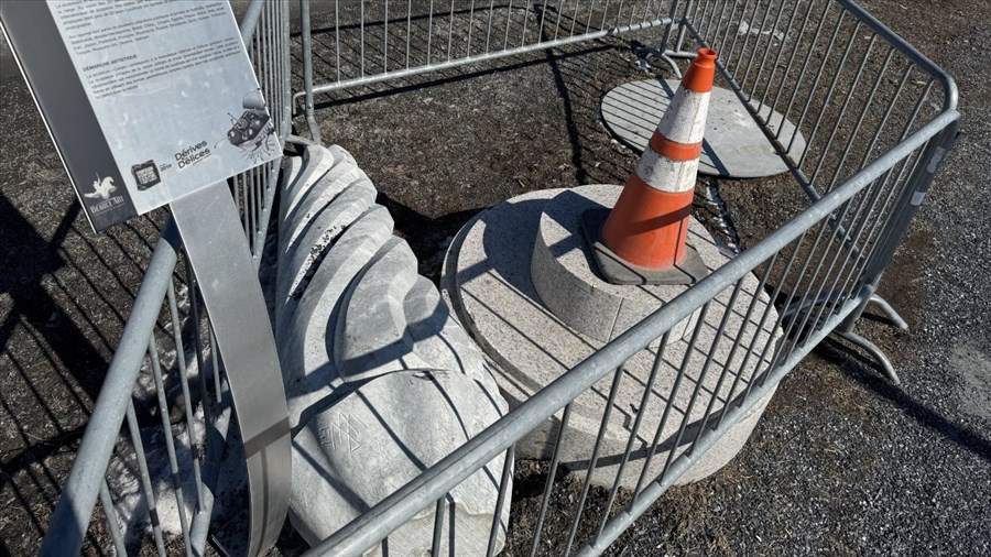 Saint-Georges: une sculpture de Beauce Art endommagée par un véhicule
