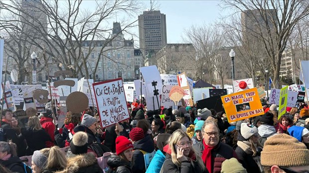 Le Communautaire à boutte manifeste à Québec