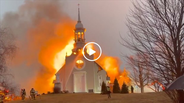 L'église de Saint-Romain est la proie des flammes