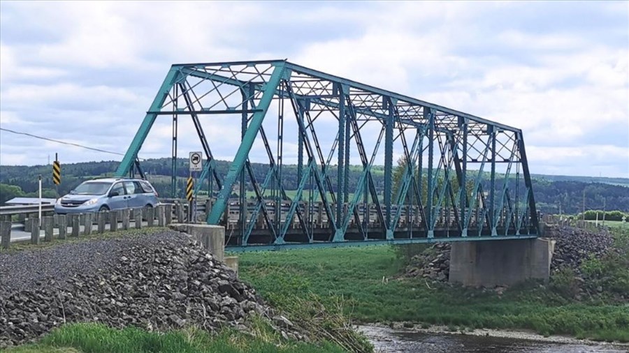 Le pont de la rivière Le Bras fermé une journée de plus