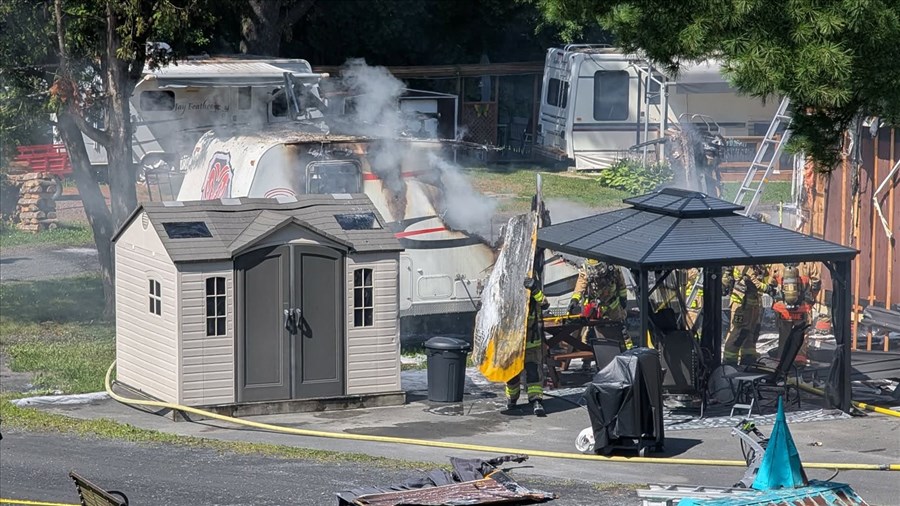 Une roulotte entièrement brûlée au Camping Domaine de la Rivière